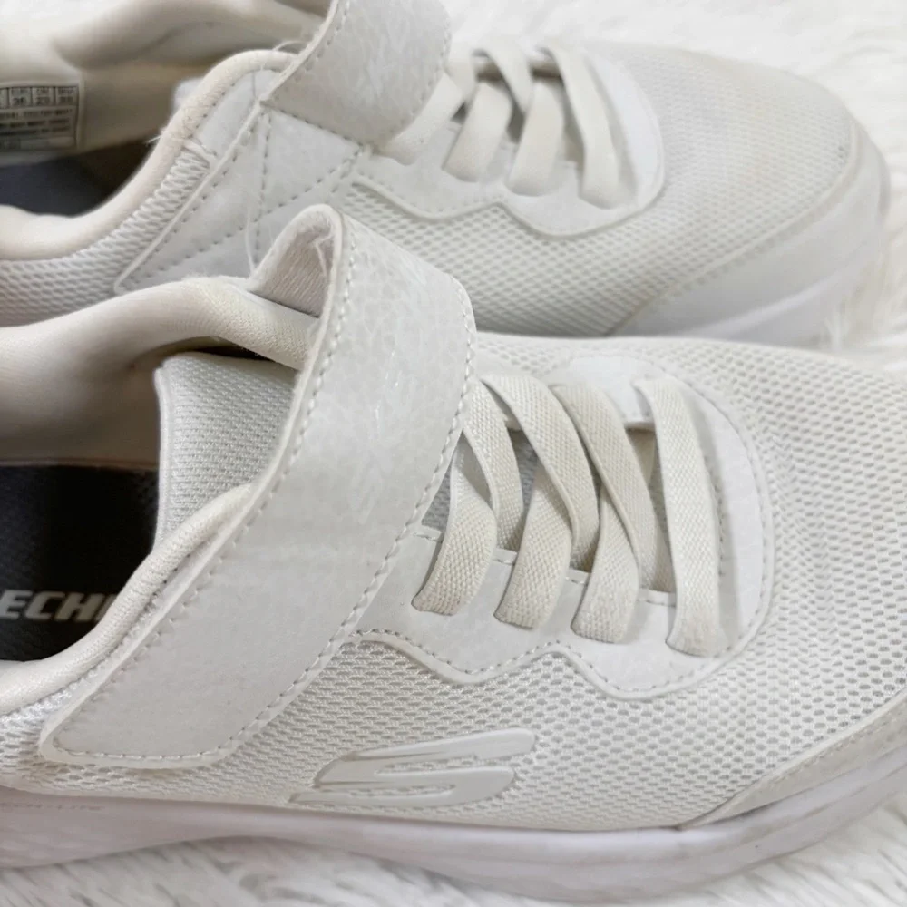 Skechers gently used